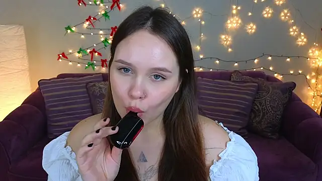 miki miki cutie  online show from January 7, 7:59 pm