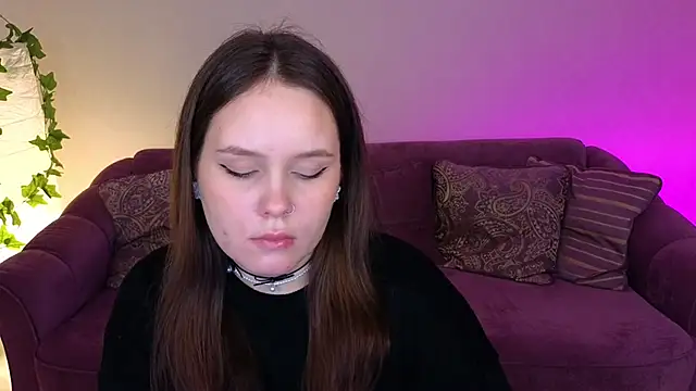 miki miki cutie  online show from January 25, 8:00 pm