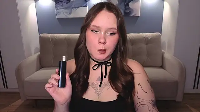 miki miki cutie  online show from March 15, 8:10 pm