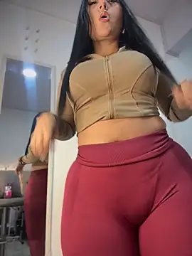 Sarahballiston  online show from May 12, 9:34 pm