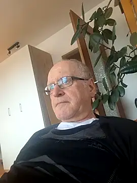 Milkasahne64 online show from February 13, 9:05 am