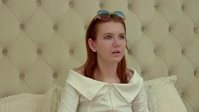 LessySmith online show from March 18, 1:10 am