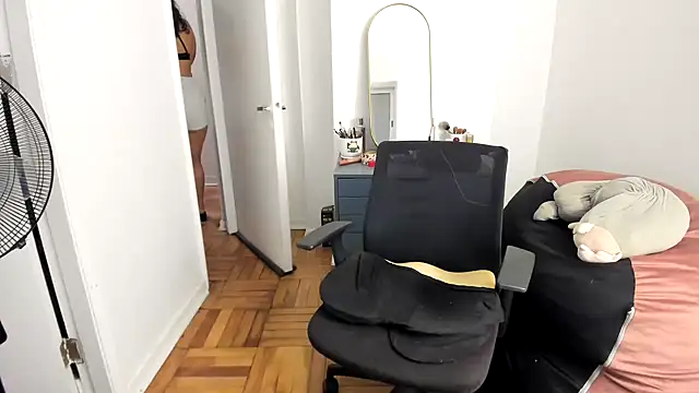 Snapshot of cinnamon_rosa chatting on January 29, 12:22 am cinnamon rosa online show from January 29, 12:22 am