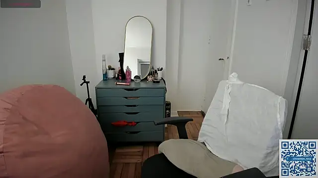 Snapshot of cinnamon_rosa chatting on March 8, 1:28 am cinnamon rosa online show from March 8, 1:28 am