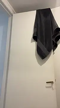 Snapshot of cinnamon_rosa chatting on December 15, 8:57 pm cinnamon rosa online show from December 15, 8:57 pm