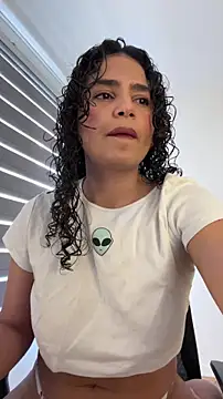 Snapshot of cinnamon_rosa chatting on January 12, 7:52 pm cinnamon rosa online show from January 12, 7:52 pm