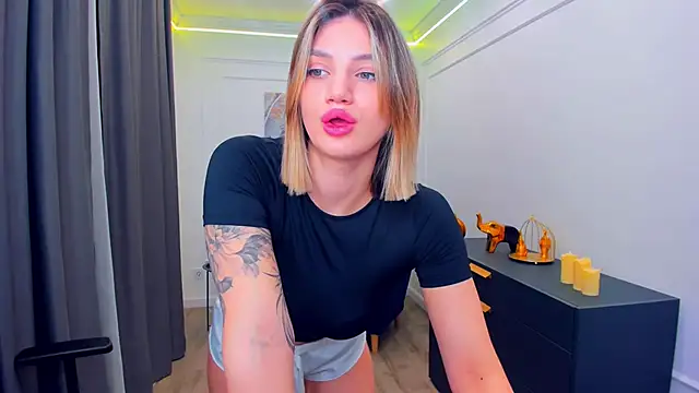 SelenaeMoore online show from March 16, 3:45 am