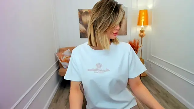 SelenaeMoore online show from March 30, 6:20 pm