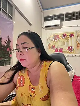 Snapshot of NDith chatting on June 10, 1:32 pm NDith online show from June 10, 1:32 pm
