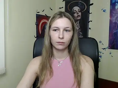 Snapshot of StrangerGi chatting on June 17, 6:16 am StrangerGi online show from June 17, 6:16 am