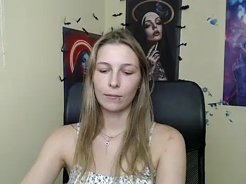 Snapshot of StrangerGi chatting on June 29, 10:26 am StrangerGi online show from June 29, 10:26 am
