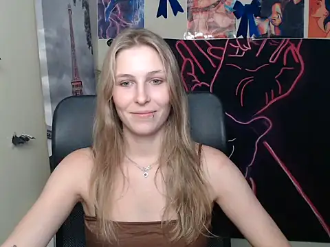 Snapshot of StrangerGi chatting on July 7, 11:58 am StrangerGi online show from July 7, 11:58 am