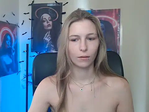 Snapshot of StrangerGi chatting on July 20, 6:17 am StrangerGi online show from July 20, 6:17 am