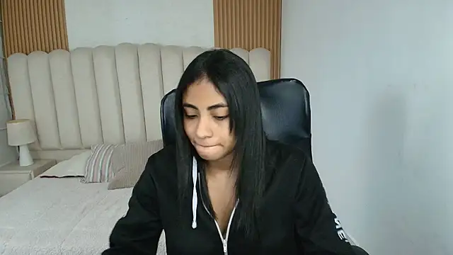 shaneelle online show from March 25, 3:12 am