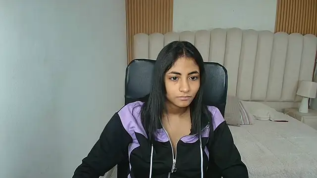 shaneelle online show from April 20, 3:09 am