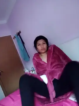 Snapshot of katymojadit chatting on January 8, 3:17 pm katymojadit online show from January 8, 3:17 pm