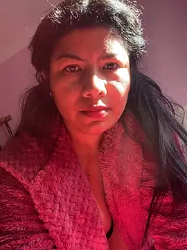 Snapshot of katymojadit chatting on January 17, 10:00 am katymojadit online show from January 17, 10:00 am