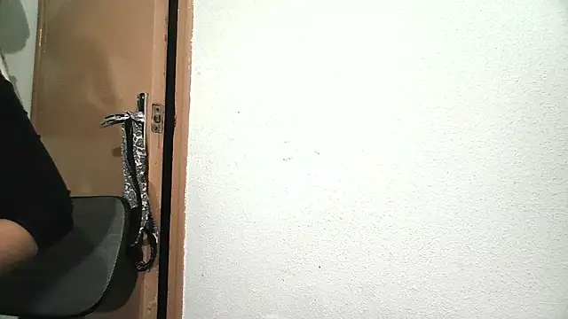 Snapshot of katymojadit chatting on February 19, 7:26 am katymojadit online show from February 19, 7:26 am