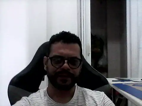 HornyBeachBoyBR online show from August 6, 1:46 pm