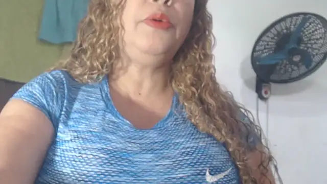 BustyAmanda online show from June 16, 2:52 pm