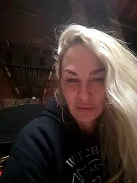 AshleyDiamonds1 online show from May 15, 2:40 am