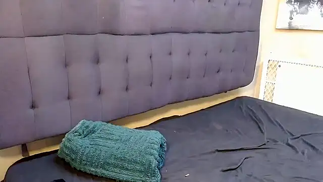 SpicyQueenxxxx online show from December 21, 6:20 am