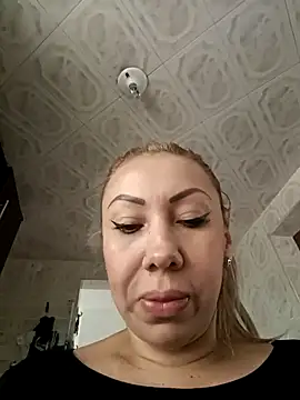 Snapshot of coral_smitth chatting on May 6, 6:24 pm coral smitth online show from May 6, 6:24 pm