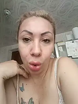 Snapshot of coral_smitth chatting on May 14, 5:20 pm coral smitth online show from May 14, 5:20 pm