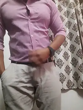 Snapshot of Guyinshortss chatting on March 28, 7:35 pm Guyinshortss online show from March 28, 7:35 pm