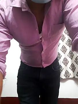 Snapshot of Guyinshortss chatting on April 3, 8:07 pm Guyinshortss online show from April 3, 8:07 pm