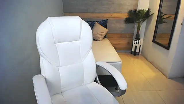 Snapshot of liseth_fox chatting on December 10, 8:05 pm liseth fox online show from December 10, 8:05 pm