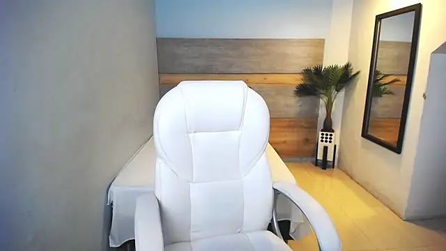 Snapshot of liseth_fox chatting on December 19, 10:42 pm liseth fox online show from December 19, 10:42 pm