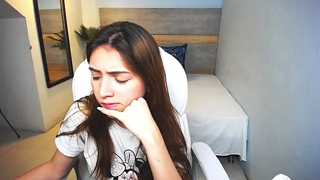 Snapshot of liseth_fox chatting on December 20, 10:11 pm liseth fox online show from December 20, 10:11 pm