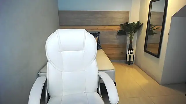 Snapshot of liseth_fox chatting on December 28, 12:13 pm liseth fox online show from December 28, 12:13 pm