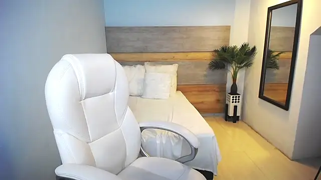 Snapshot of liseth_fox chatting on February 4, 1:23 am liseth fox online show from February 4, 1:23 am