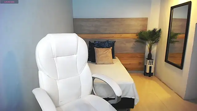 Snapshot of liseth_fox chatting on February 6, 11:15 pm liseth fox online show from February 6, 11:15 pm