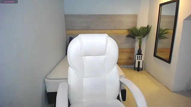 Snapshot of liseth_fox chatting on February 20, 7:41 pm liseth fox online show from February 20, 7:41 pm