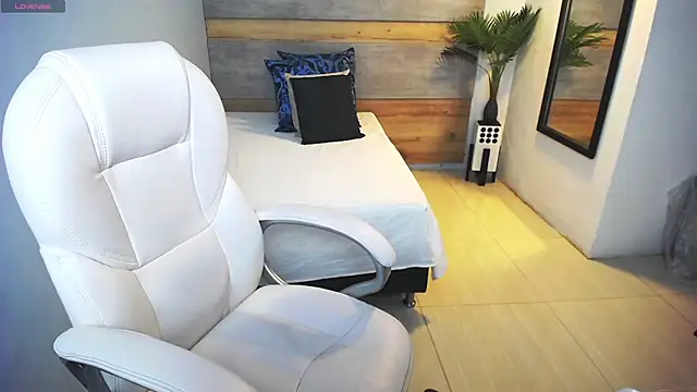 Snapshot of liseth_fox chatting on March 6, 1:27 am liseth fox online show from March 6, 1:27 am