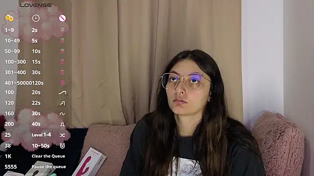 lessliee22  online show from April 27, 6:00 am