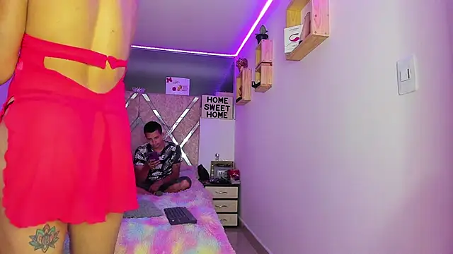 parejacaliente20154 online show from March 26, 11:05 am