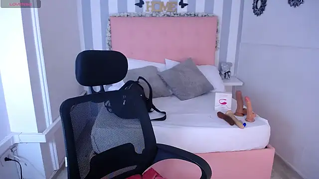 Snapshot of Lunna_boobs chatting on January 14, 3:45 am Lunna boobs online show from January 14, 3:45 am