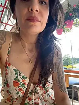 Snapshot of BeautifulMesss chatting on July 19, 7:39 pm BeautifulMesss online show from July 19, 7:39 pm