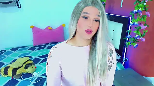 Snapshot of TaylorMon chatting on December 18, 7:09 pm TaylorMon online show from December 18, 7:09 pm