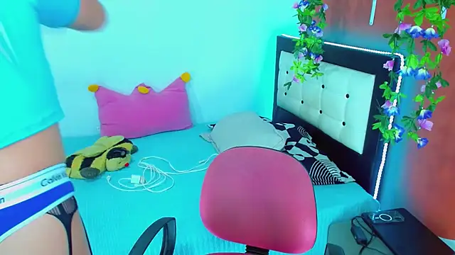 Snapshot of TaylorMon chatting on January 5, 7:50 pm TaylorMon online show from January 5, 7:50 pm