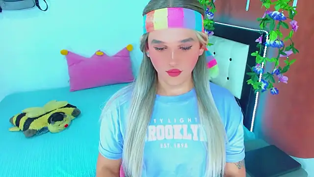 Snapshot of TaylorMon chatting on January 8, 12:46 am TaylorMon online show from January 8, 12:46 am