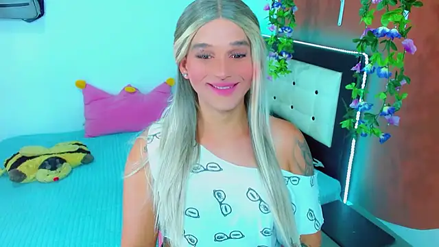 Snapshot of TaylorMon chatting on January 13, 12:16 am TaylorMon online show from January 13, 12:16 am