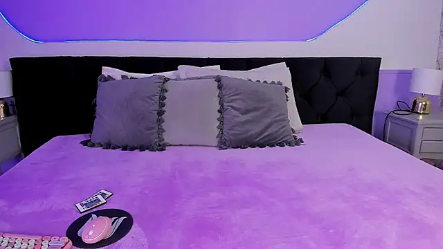 Julieta Cortes   online show from September 20, 11:55 am