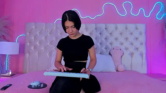 Julieta Cortes   online show from February 14, 12:13 pm