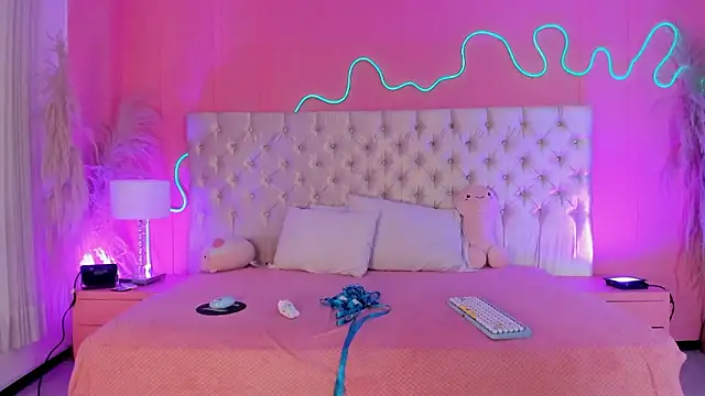 Julieta Cortes   online show from February 24, 12:14 pm