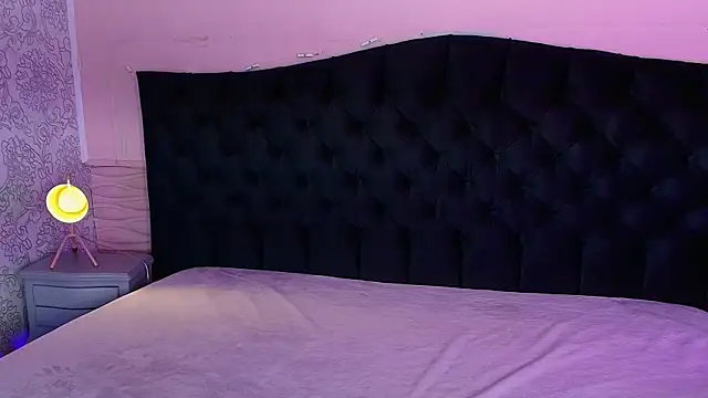 Julieta Cortes   online show from April 8, 12:05 pm